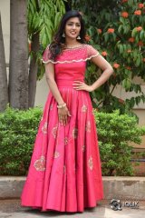 Eesha Rebba At Ami Thumi Movie Pre Release Function